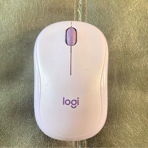 Logitech Wireless Mouse in Light Purple